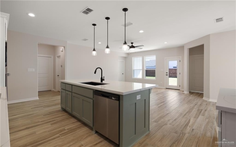 1410 E Silos Avenue, Edinburg, TX 78542, 4 Habitaciones Habitaciones , ,3 BañosBaños,Residential,En Venta,1410 E Silos Avenue,0,486909