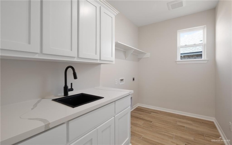 1410 E Silos Avenue, Edinburg, TX 78542, 4 Habitaciones Habitaciones , ,3 BañosBaños,Residential,En Venta,1410 E Silos Avenue,0,486909