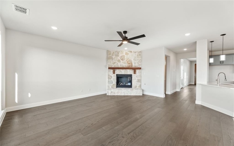 8 Grouse Circle, Sanger, TX 76266, 4 Bedrooms Bedrooms, ,3 BathroomsBathrooms,Residential,For Sale,8 Grouse Circle,0,21101031