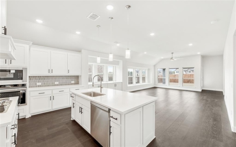 6 Grouse Circle, Sanger, TX 76266, 4 Bedrooms Bedrooms, ,3 BathroomsBathrooms,Residential,For Sale,6 Grouse Circle,0,21101045