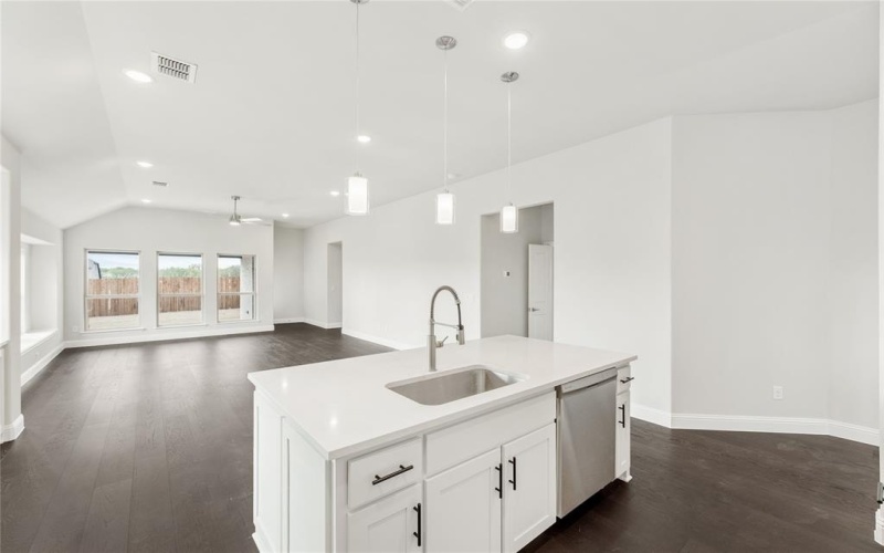 6 Grouse Circle, Sanger, TX 76266, 4 Bedrooms Bedrooms, ,3 BathroomsBathrooms,Residential,For Sale,6 Grouse Circle,0,21101045