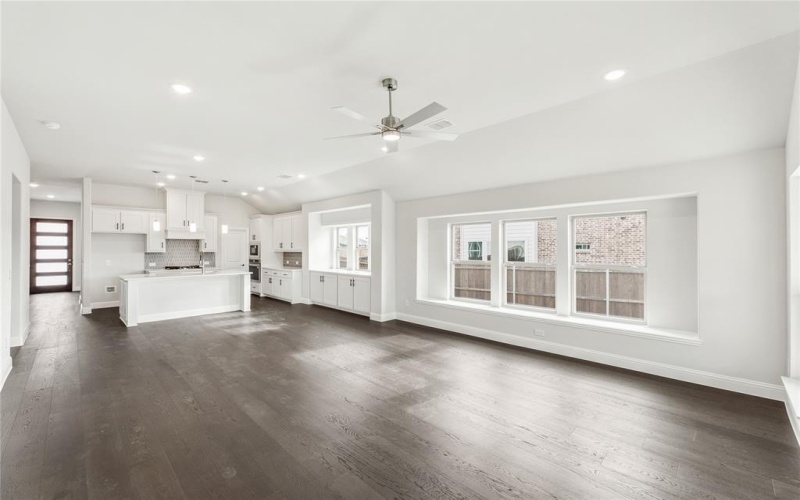 6 Grouse Circle, Sanger, TX 76266, 4 Bedrooms Bedrooms, ,3 BathroomsBathrooms,Residential,For Sale,6 Grouse Circle,0,21101045