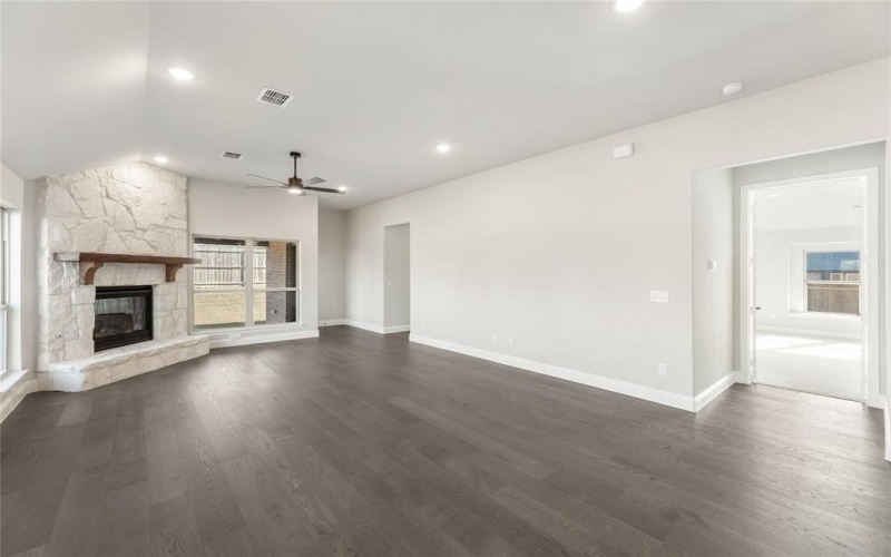 9 Grouse Circle, Sanger, TX 76266, 4 Bedrooms Bedrooms, ,2 BathroomsBathrooms,Residential,For Sale,9 Grouse Circle,0,21101084