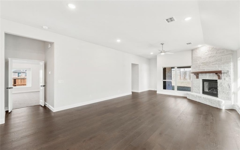 169 Creekside Drive, Sanger, TX 76266, 4 Habitaciones Habitaciones , ,3 BañosBaños,Residential,En Venta,169 Creekside Drive,0,21101107