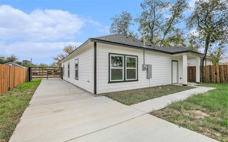 1615 E Hattie Street, Fort Worth, TX 76104, 3 Bedrooms Bedrooms, ,2 BathroomsBathrooms,Residential,For Sale,1615 E Hattie Street,0,21115462