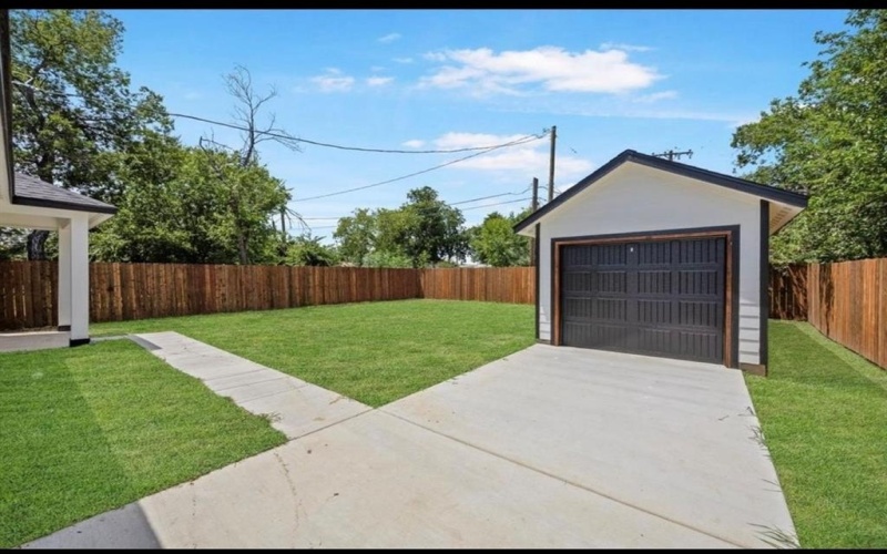 1615 E Hattie Street, Fort Worth, TX 76104, 3 Bedrooms Bedrooms, ,2 BathroomsBathrooms,Residential,For Sale,1615 E Hattie Street,0,21115462