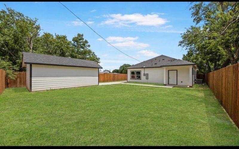 1615 E Hattie Street, Fort Worth, TX 76104, 3 Bedrooms Bedrooms, ,2 BathroomsBathrooms,Residential,For Sale,1615 E Hattie Street,0,21115462