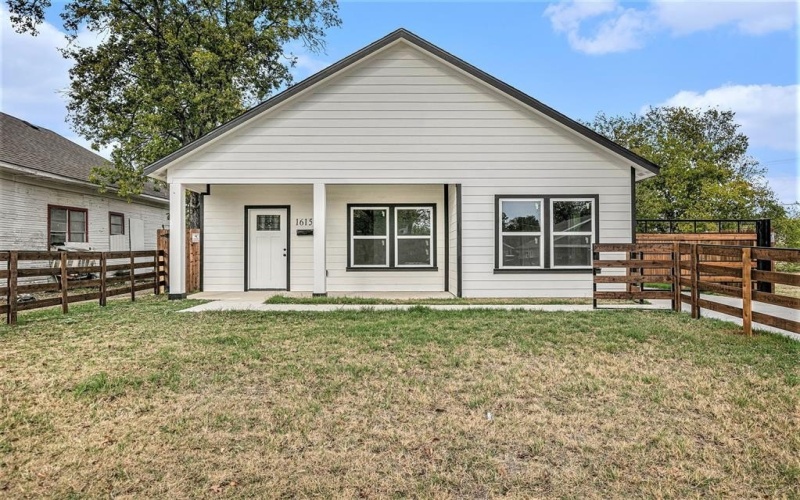 1615 E Hattie Street, Fort Worth, TX 76104, 3 Bedrooms Bedrooms, ,2 BathroomsBathrooms,Residential,For Sale,1615 E Hattie Street,0,21115462