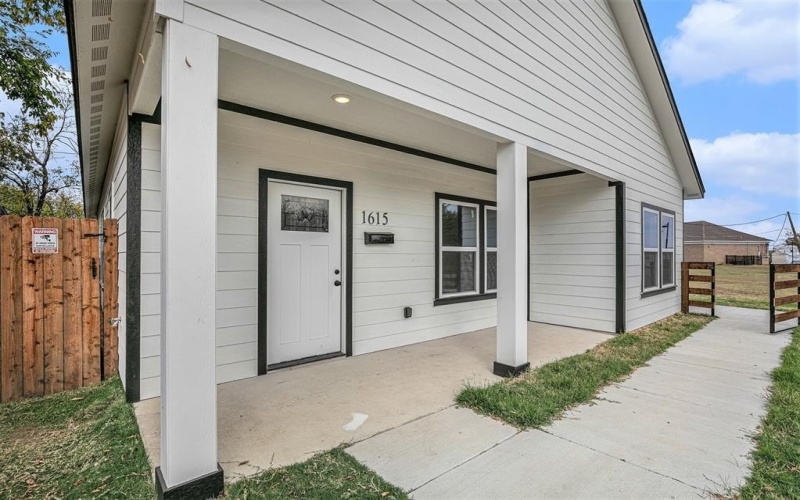 1615 E Hattie Street, Fort Worth, TX 76104, 3 Bedrooms Bedrooms, ,2 BathroomsBathrooms,Residential,For Sale,1615 E Hattie Street,0,21115462