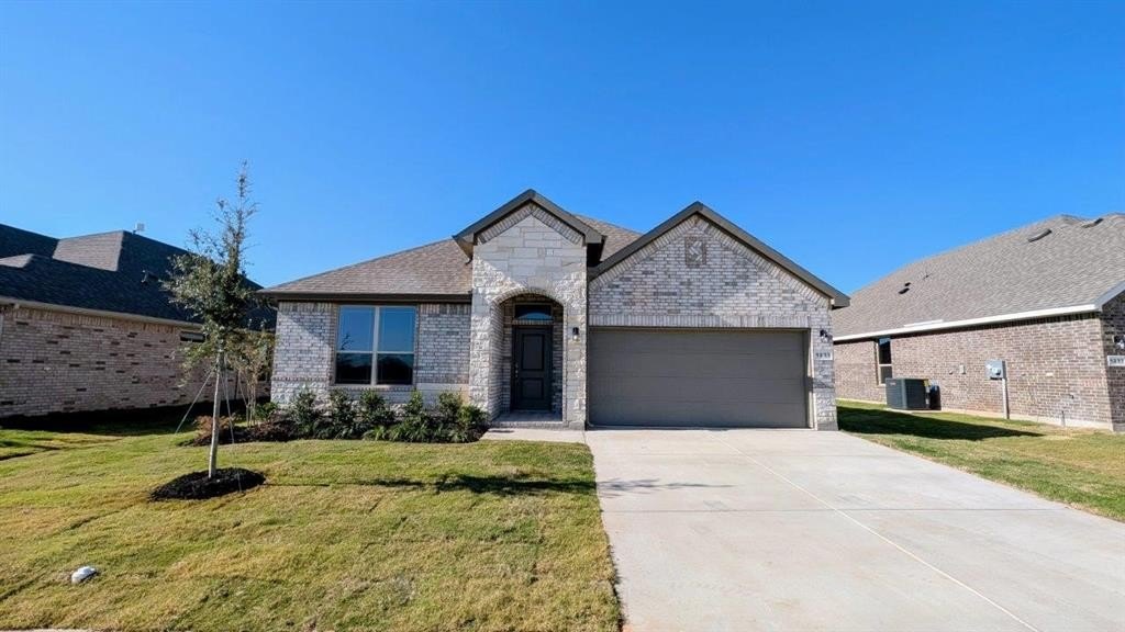 1233 BELTWAY Lane, Granbury, TX 76048, 4 Bedrooms Bedrooms, ,2 BathroomsBathrooms,Residential,For Sale,1233 BELTWAY Lane,0,21117439