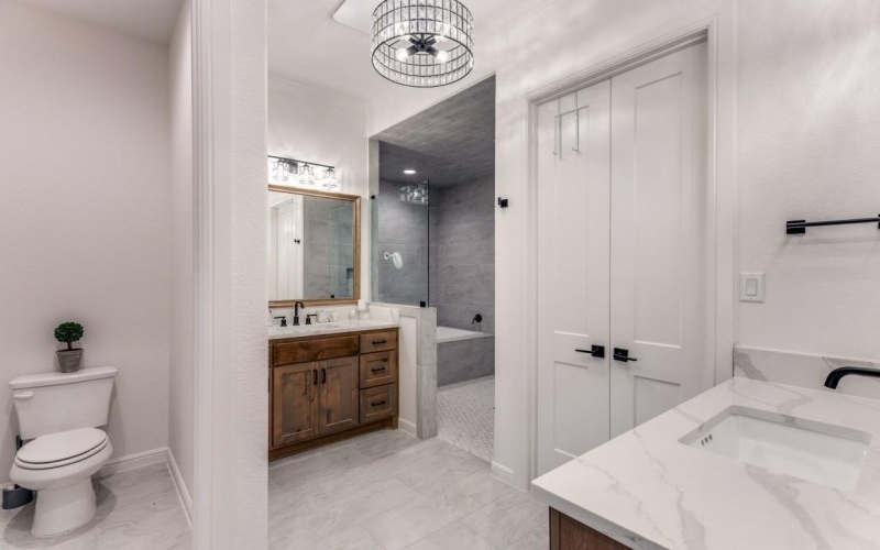 129 Lariat Court, Azle, TX 76020, 5 Bedrooms Bedrooms, ,3 BathroomsBathrooms,Residential,For Sale,129 Lariat Court,0,21117974