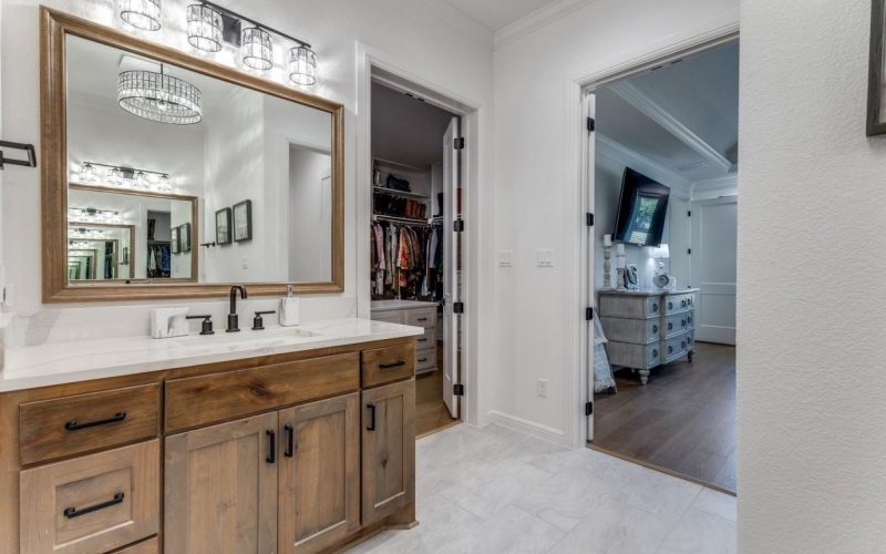 129 Lariat Court, Azle, TX 76020, 5 Bedrooms Bedrooms, ,3 BathroomsBathrooms,Residential,For Sale,129 Lariat Court,0,21117974