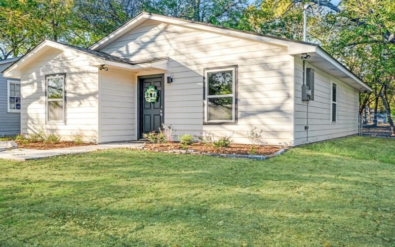 1337 E Houston Street, Paris, TX 75460, 3 Bedrooms Bedrooms, ,2 BathroomsBathrooms,Residential,For Sale,1337 E Houston Street,0,21118232