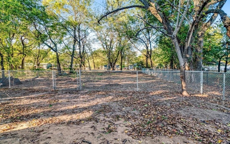 1337 E Houston Street, Paris, TX 75460, 3 Bedrooms Bedrooms, ,2 BathroomsBathrooms,Residential,For Sale,1337 E Houston Street,0,21118232