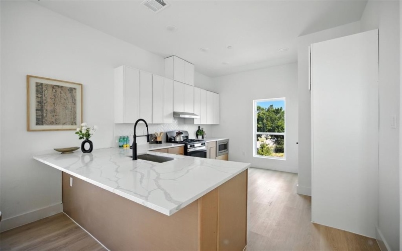 312 N Lancaster Avenue #Bldg 1, Dallas, TX 75203, 3 Bedrooms Bedrooms, ,3 BathroomsBathrooms,Residential,For Sale,312 N Lancaster Avenue,0,21118775