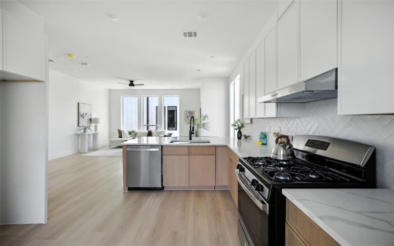 312 N Lancaster Avenue #Bldg 1, Dallas, TX 75203, 3 Bedrooms Bedrooms, ,3 BathroomsBathrooms,Residential,For Sale,312 N Lancaster Avenue,0,21118775