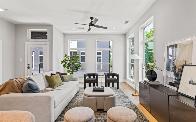 4707 Virginia Avenue #3, Dallas, TX 75204, 2 Bedrooms Bedrooms, ,3 BathroomsBathrooms,Residential,For Sale,4707 Virginia Avenue,0,21118294