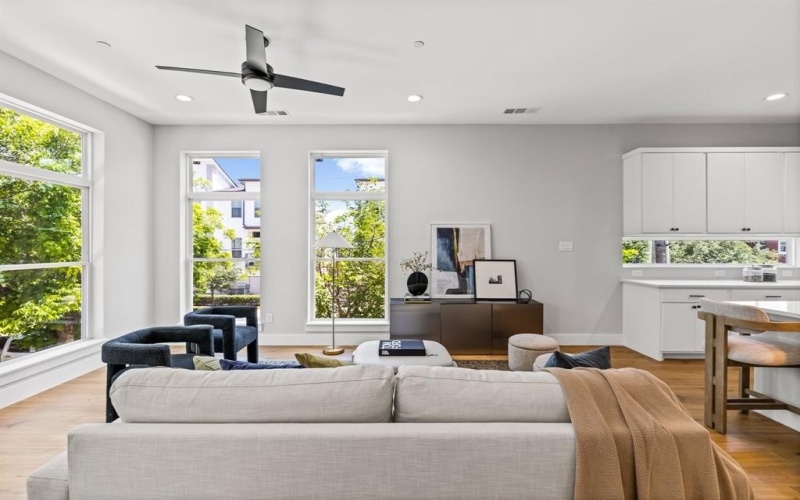 4707 Virginia Avenue #3, Dallas, TX 75204, 2 Bedrooms Bedrooms, ,3 BathroomsBathrooms,Residential,For Sale,4707 Virginia Avenue,0,21118294