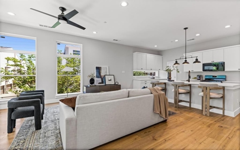 4707 Virginia Avenue #3, Dallas, TX 75204, 2 Bedrooms Bedrooms, ,3 BathroomsBathrooms,Residential,For Sale,4707 Virginia Avenue,0,21118294