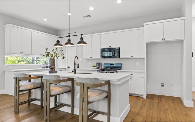 4707 Virginia Avenue #3, Dallas, TX 75204, 2 Bedrooms Bedrooms, ,3 BathroomsBathrooms,Residential,For Sale,4707 Virginia Avenue,0,21118294