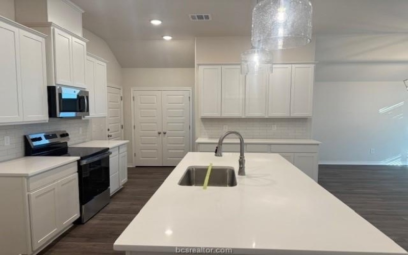 7809 Redbud Road, Navasota, TX 77868, 3 Habitaciones Habitaciones , ,2 BañosBaños,Residential,En Venta,7809 Redbud Road,0,25012296