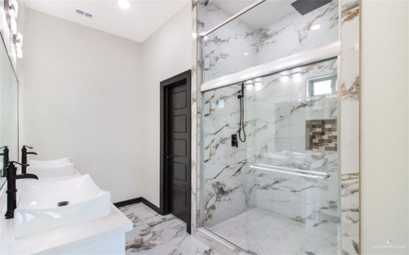 203 N 31st Street, Hidalgo, TX 78557, 4 Bedrooms Bedrooms, ,3 BathroomsBathrooms,Residential,For Sale,203 N 31st Street,0,487581