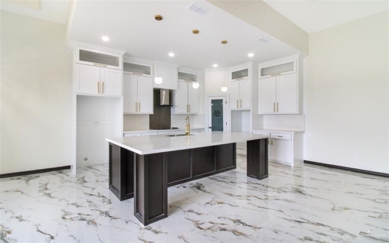 203 N 31st Street, Hidalgo, TX 78557, 4 Bedrooms Bedrooms, ,3 BathroomsBathrooms,Residential,For Sale,203 N 31st Street,0,487581