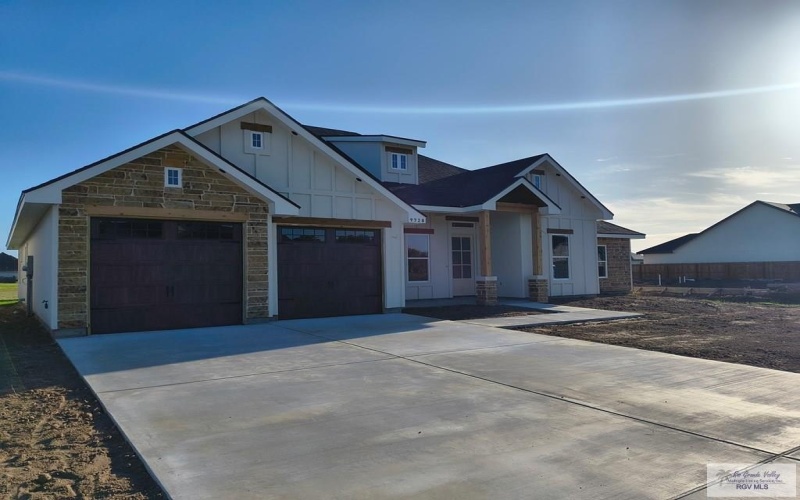 9728 HEIGHTS SOUTH #9, HARLINGEN, TX 78552, 4 Bedrooms Bedrooms, ,2 BathroomsBathrooms,Residential,For Sale,9728 HEIGHTS SOUTH,29764795