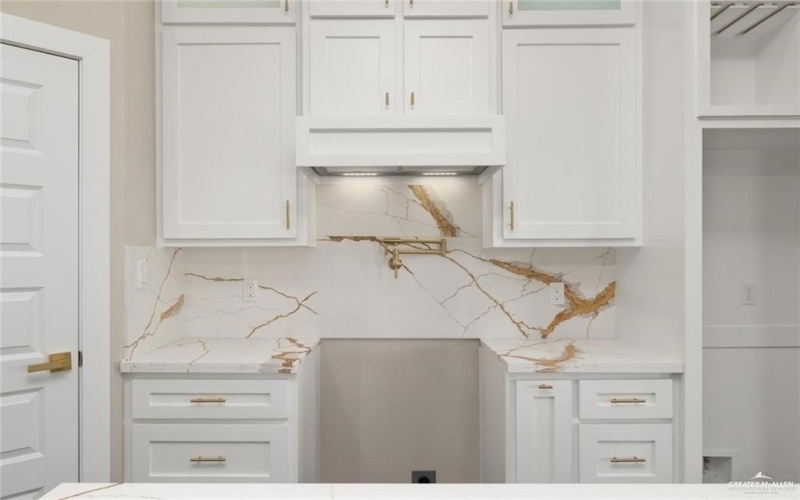 9510 N 71st Lane, McAllen, TX 78573, 3 Bedrooms Bedrooms, ,2 BathroomsBathrooms,Residential,For Sale,9510 N 71st Lane,0,487640