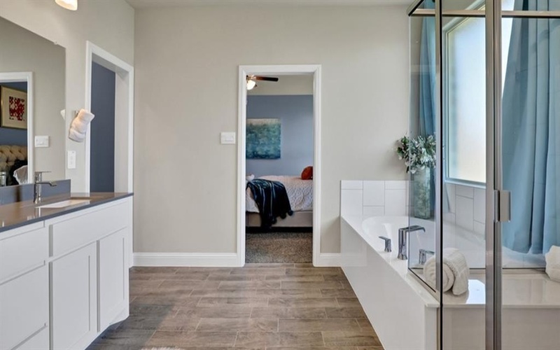 10408 SUNSET SHORE Drive, Grand Prairie, TX 76065, 4 Habitaciones Habitaciones , ,2 BañosBaños,Residential,En Venta,10408 SUNSET SHORE Drive,0,21118206