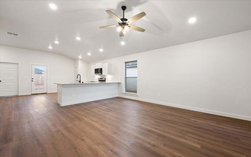 3015 139th Street, Lubbock, TX 79423, 3 Bedrooms Bedrooms, ,2 BathroomsBathrooms,Residential,For Sale,3015 139th Street,0,202563399