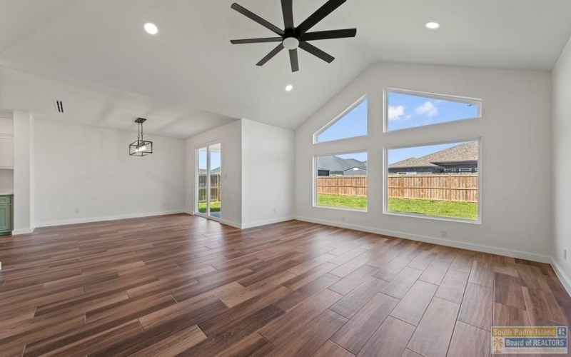 111 Heron Dr., Los Fresnos, TX 78566, 4 Habitaciones Habitaciones , ,3 BañosBaños,Residential,En Venta,111 Heron Dr.,0,104587