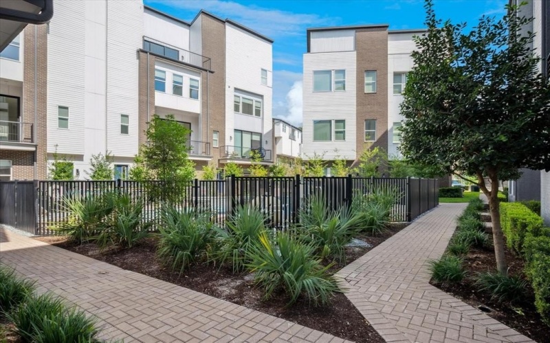 381 E Greenbriar #1402, Dallas, TX 75203, 3 Habitaciones Habitaciones , ,5 BañosBaños,Residential,En Venta,381 E Greenbriar,0,21112642