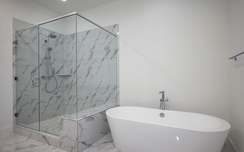 381 E Greenbriar #1402, Dallas, TX 75203, 3 Habitaciones Habitaciones , ,5 BañosBaños,Residential,En Venta,381 E Greenbriar,0,21112642