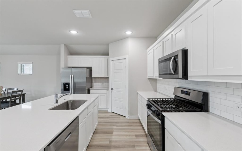 647 Oak Hill Way, Red Oak, TX 75154, 4 Bedrooms Bedrooms, ,2 BathroomsBathrooms,Residential,For Sale,647 Oak Hill Way,0,21115228