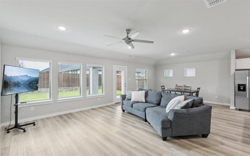 647 Oak Hill Way, Red Oak, TX 75154, 4 Bedrooms Bedrooms, ,2 BathroomsBathrooms,Residential,For Sale,647 Oak Hill Way,0,21115228