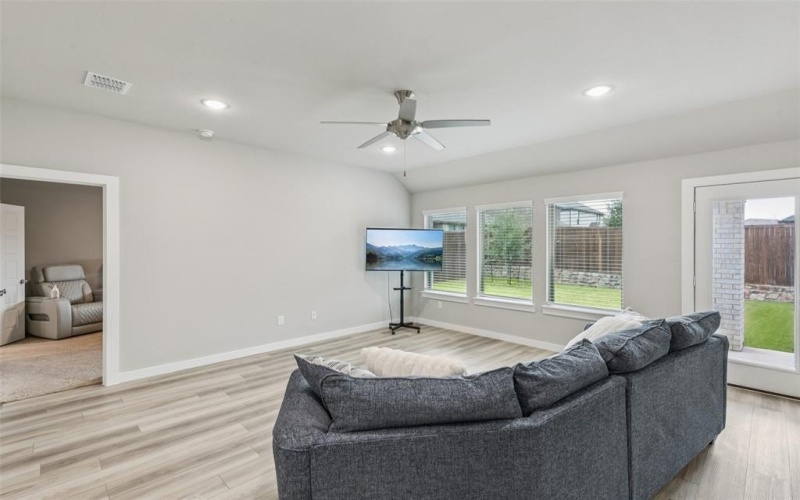 647 Oak Hill Way, Red Oak, TX 75154, 4 Bedrooms Bedrooms, ,2 BathroomsBathrooms,Residential,For Sale,647 Oak Hill Way,0,21115228