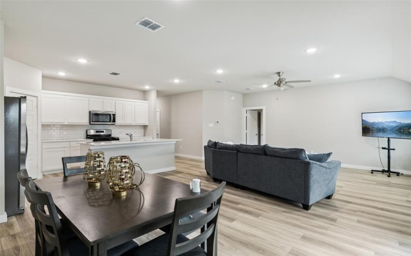 647 Oak Hill Way, Red Oak, TX 75154, 4 Bedrooms Bedrooms, ,2 BathroomsBathrooms,Residential,For Sale,647 Oak Hill Way,0,21115228