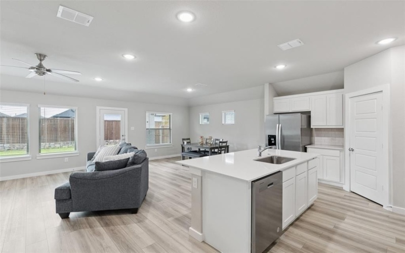 647 Oak Hill Way, Red Oak, TX 75154, 4 Bedrooms Bedrooms, ,2 BathroomsBathrooms,Residential,For Sale,647 Oak Hill Way,0,21115228