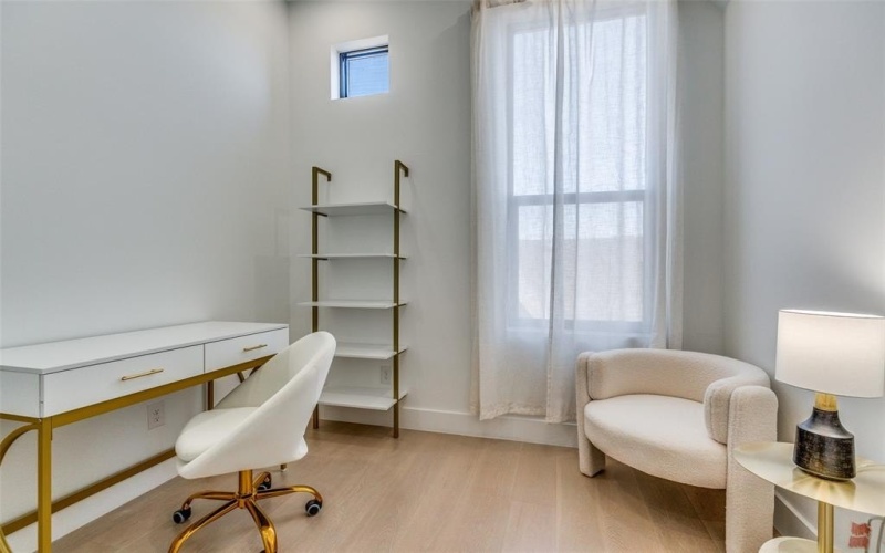 708 W 10th Street #103, Dallas, TX 75208, 2 Bedrooms Bedrooms, ,3 BathroomsBathrooms,Residential,For Sale,708 W 10th Street,0,21119500