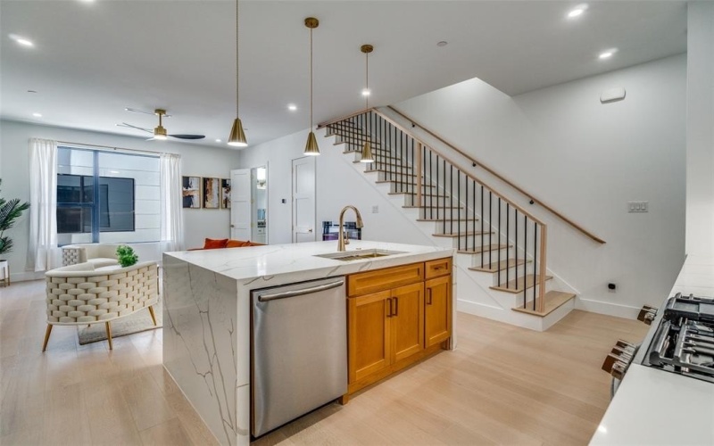 708 W 10th Street #103, Dallas, TX 75208, 2 Bedrooms Bedrooms, ,3 BathroomsBathrooms,Residential,For Sale,708 W 10th Street,0,21119500