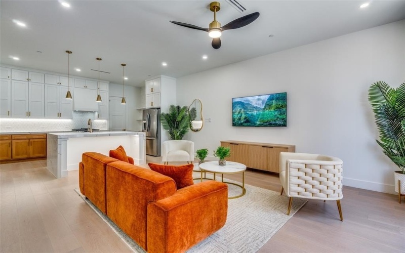 708 W 10th Street #103, Dallas, TX 75208, 2 Bedrooms Bedrooms, ,3 BathroomsBathrooms,Residential,For Sale,708 W 10th Street,0,21119500