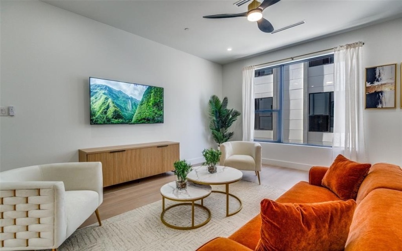 708 W 10th Street #103, Dallas, TX 75208, 2 Bedrooms Bedrooms, ,3 BathroomsBathrooms,Residential,For Sale,708 W 10th Street,0,21119500