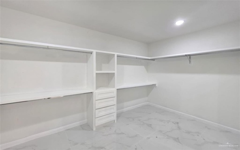 204 32nd Street, Hidalgo, TX 78557, 4 Bedrooms Bedrooms, ,2 BathroomsBathrooms,Residential,For Sale,204 32nd Street,0,487694