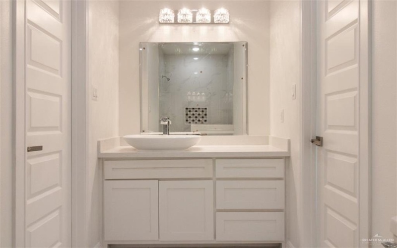 204 32nd Street, Hidalgo, TX 78557, 4 Bedrooms Bedrooms, ,2 BathroomsBathrooms,Residential,For Sale,204 32nd Street,0,487694