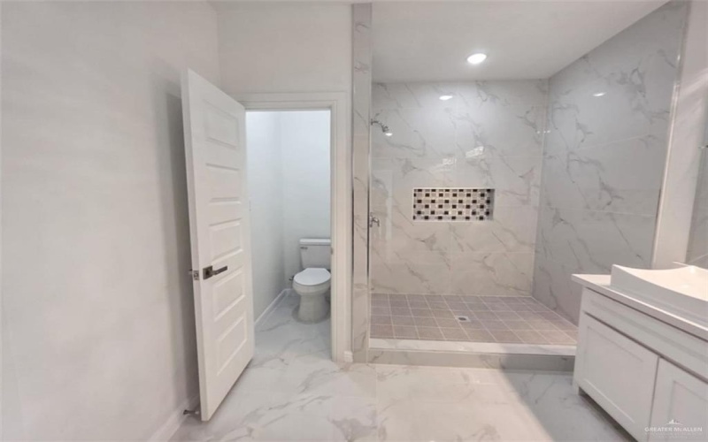 204 32nd Street, Hidalgo, TX 78557, 4 Bedrooms Bedrooms, ,2 BathroomsBathrooms,Residential,For Sale,204 32nd Street,0,487694