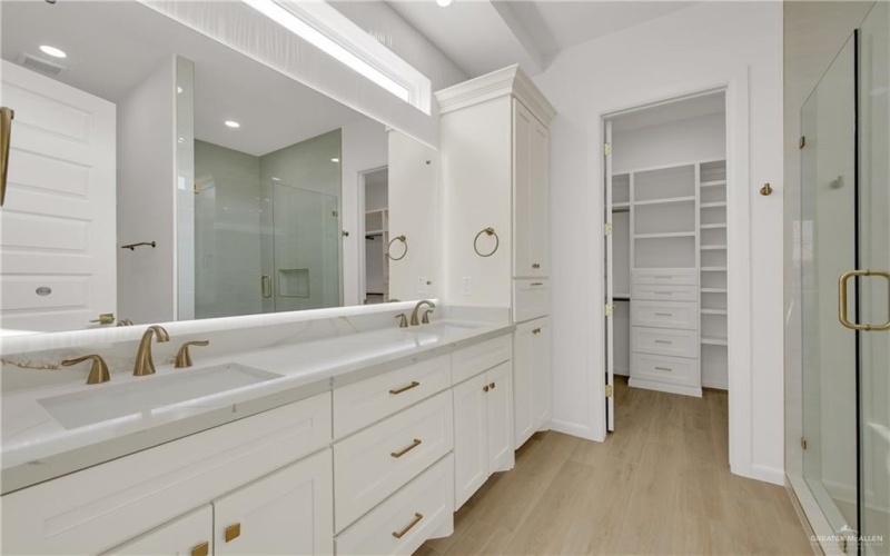 4716 S Waterford Avenue, Edinburg, TX 78539, 4 Bedrooms Bedrooms, ,2 BathroomsBathrooms,Residential,For Sale,4716 S Waterford Avenue,0,487698