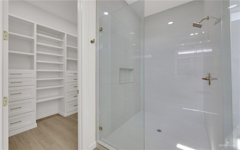 4716 S Waterford Avenue, Edinburg, TX 78539, 4 Bedrooms Bedrooms, ,2 BathroomsBathrooms,Residential,For Sale,4716 S Waterford Avenue,0,487698