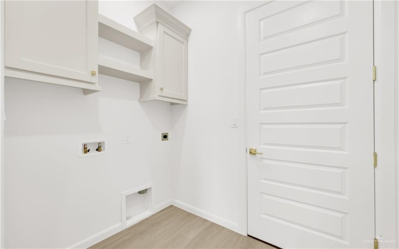 4716 S Waterford Avenue, Edinburg, TX 78539, 4 Bedrooms Bedrooms, ,2 BathroomsBathrooms,Residential,For Sale,4716 S Waterford Avenue,0,487698