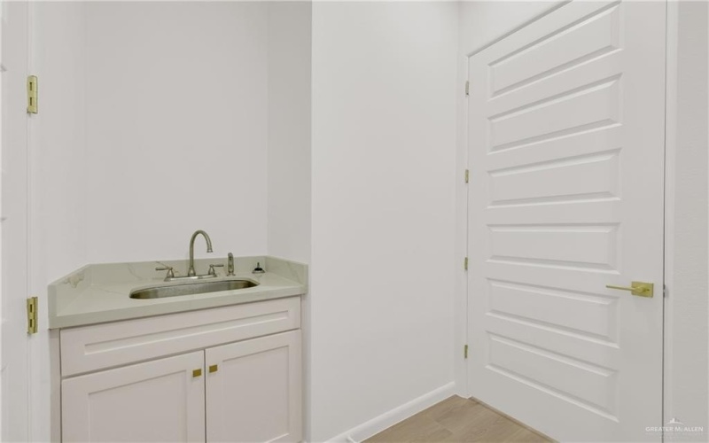 4716 S Waterford Avenue, Edinburg, TX 78539, 4 Bedrooms Bedrooms, ,2 BathroomsBathrooms,Residential,For Sale,4716 S Waterford Avenue,0,487698